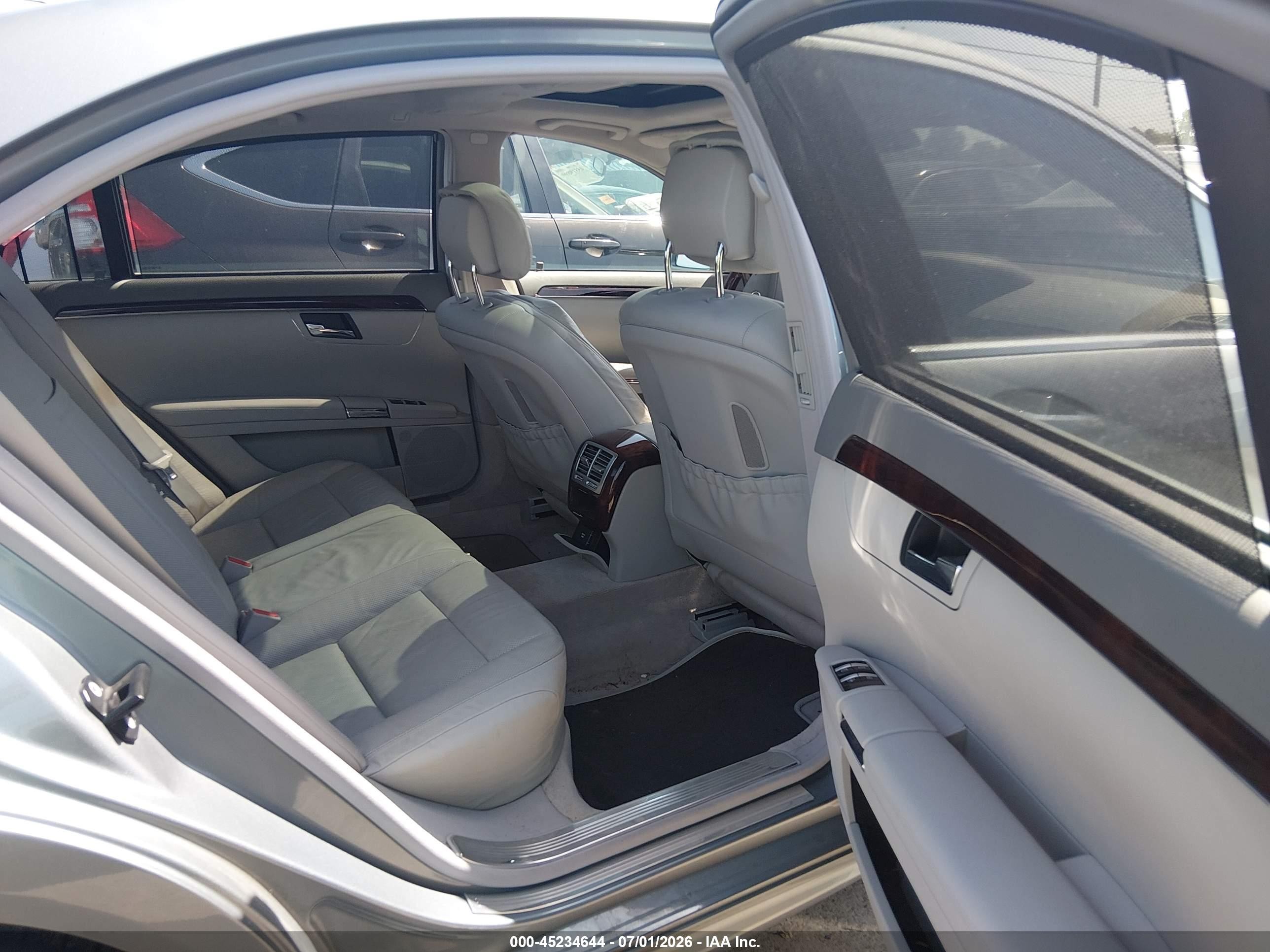 2013 Mercedes-benz S 550   Silver vin: WDDNG7DB4DA508189