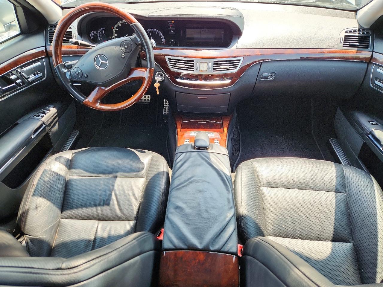 2012 Mercedes-benz S 550 Серый vin: WDDNG7DB5CA428155
