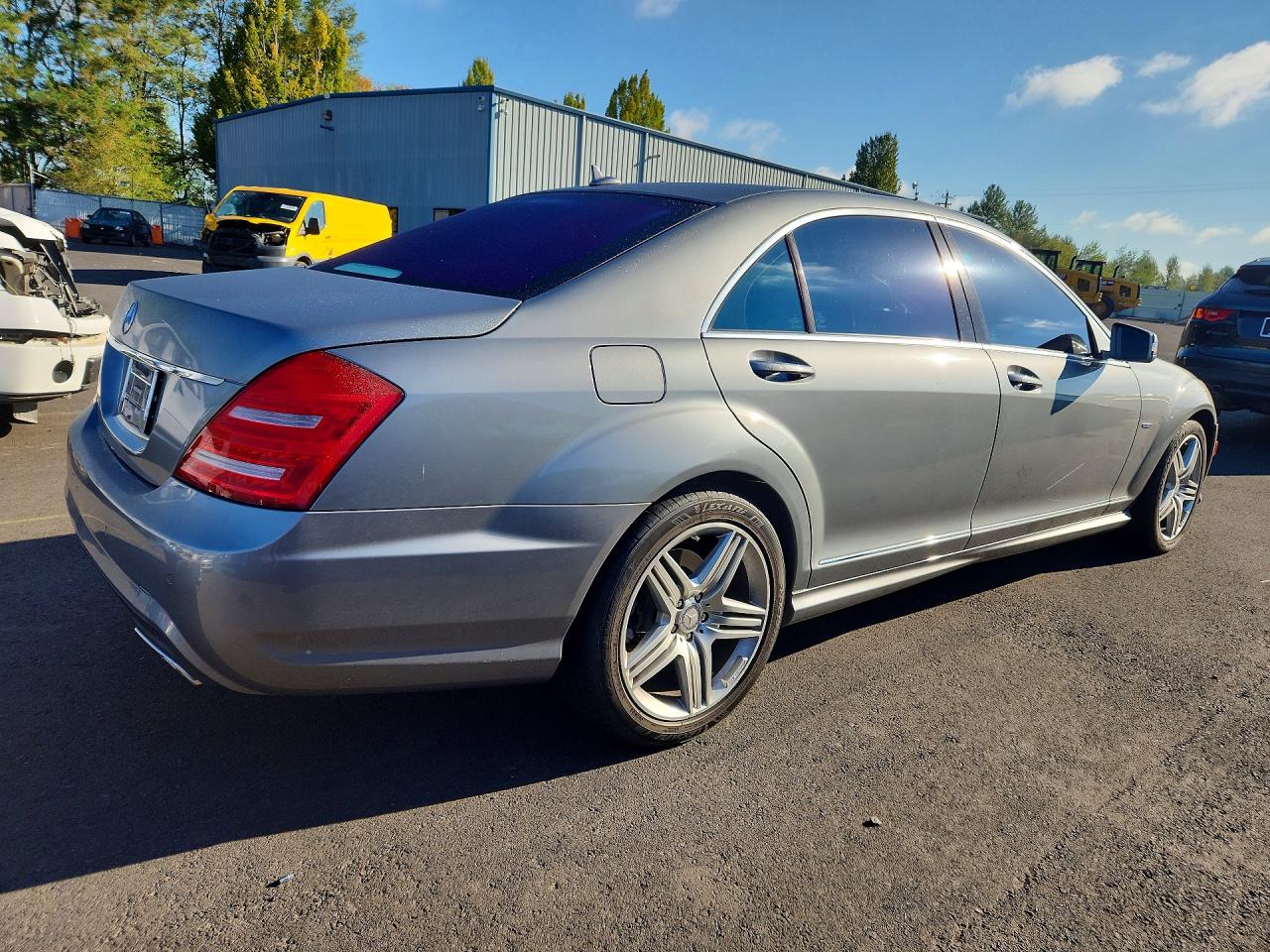 2012 Mercedes-benz S 550 Gray vin: WDDNG7DB5CA463942