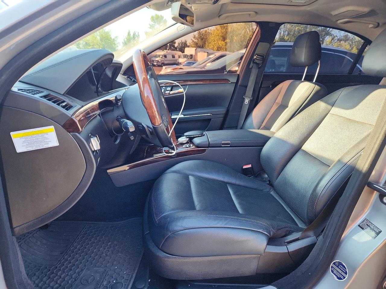 2012 Mercedes-benz S 550 Gray vin: WDDNG7DB5CA463942