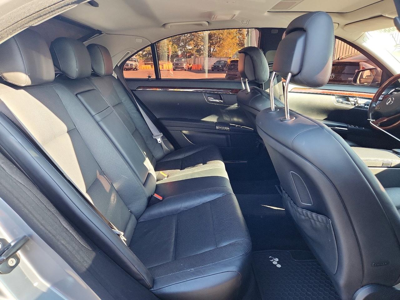 2012 Mercedes-benz S 550 Gray vin: WDDNG7DB5CA463942