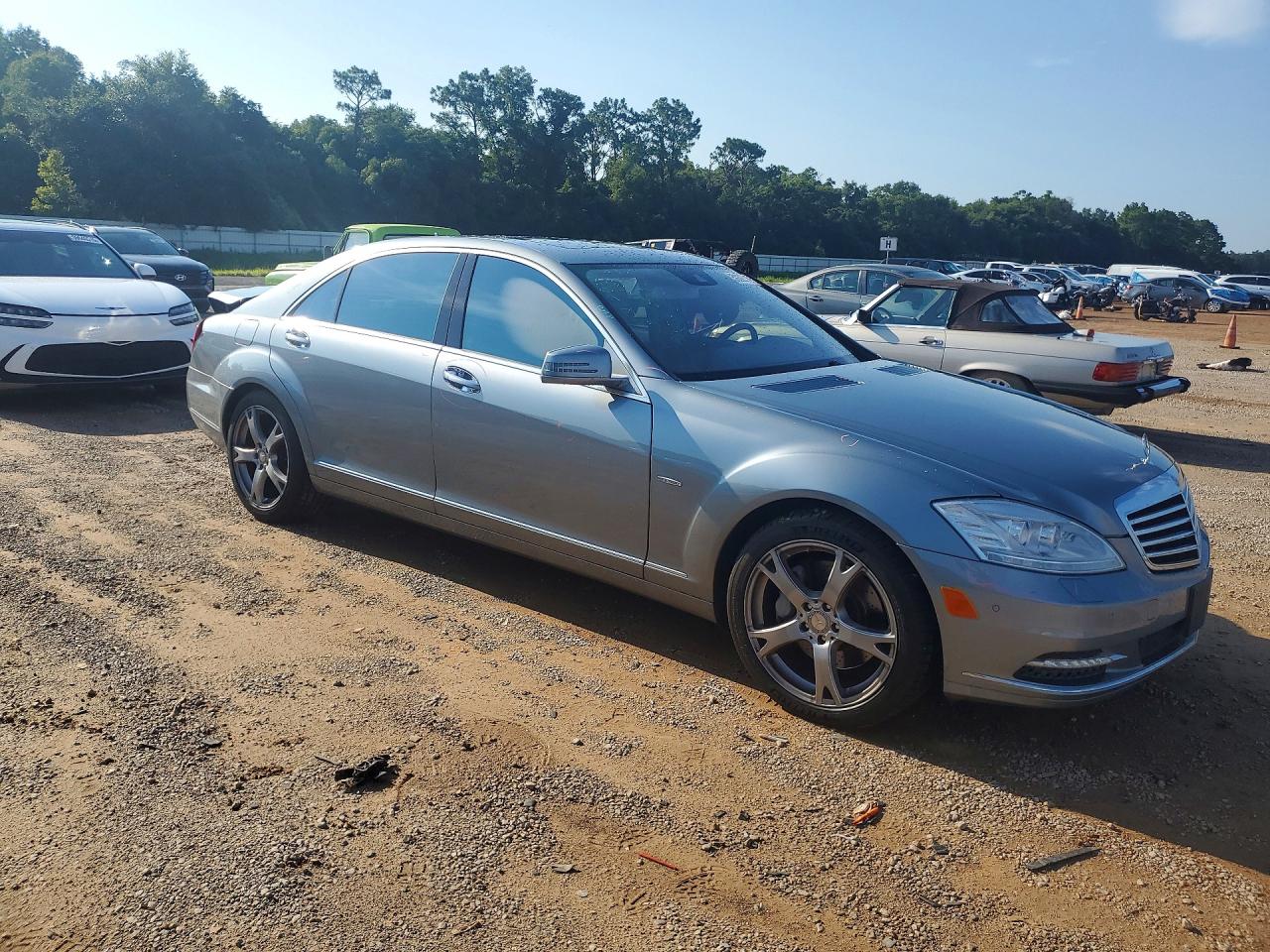 2012 Mercedes-benz S 550 Gray vin: WDDNG7DB5CA466159