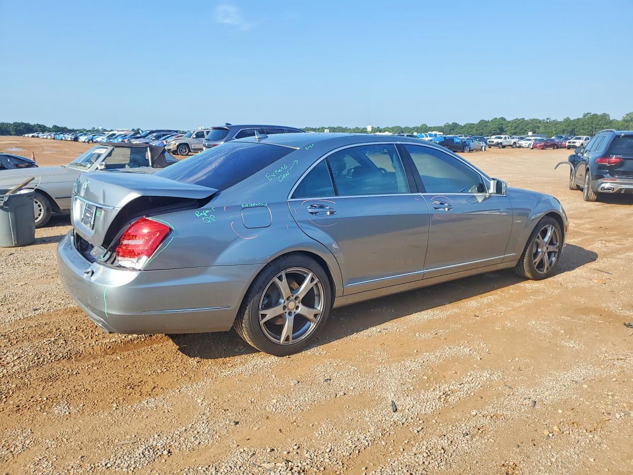 2012 Mercedes-benz S 550 Gray vin: WDDNG7DB5CA466159