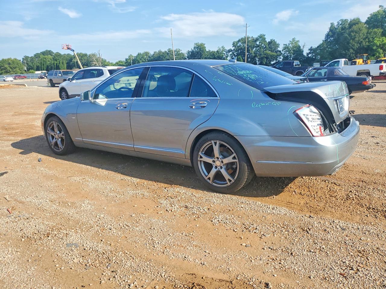 2012 Mercedes-benz S 550 Gray vin: WDDNG7DB5CA466159