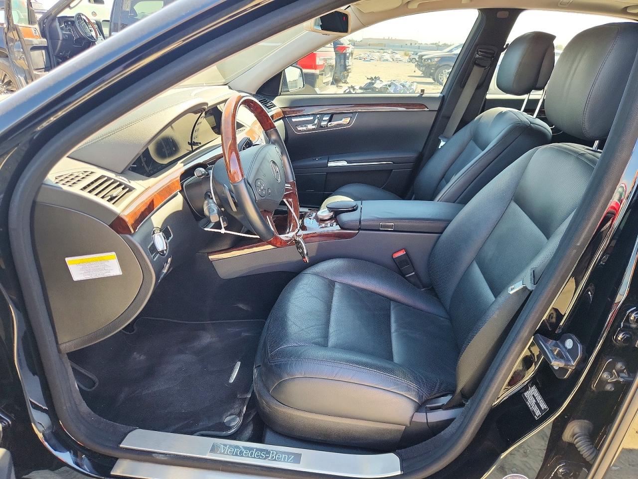 2012 Mercedes-benz S 550 Черный vin: WDDNG7DB6CA448995