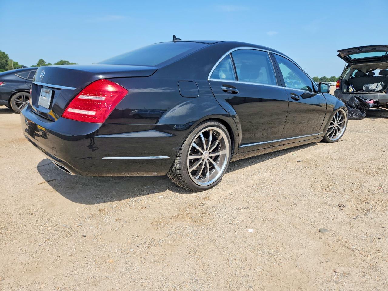 2013 Mercedes-benz S 550 Black vin: WDDNG7DB6DA515760