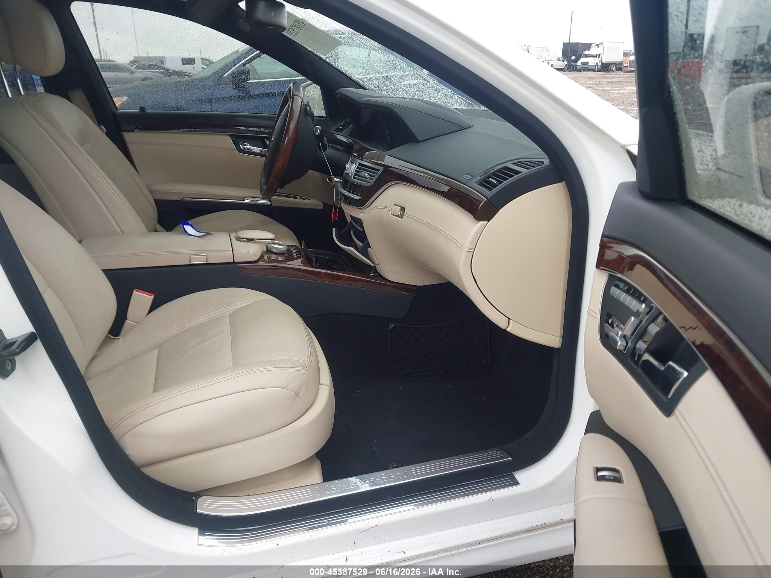 2013 Mercedes-benz S 550   White vin: WDDNG7DB6DA521509