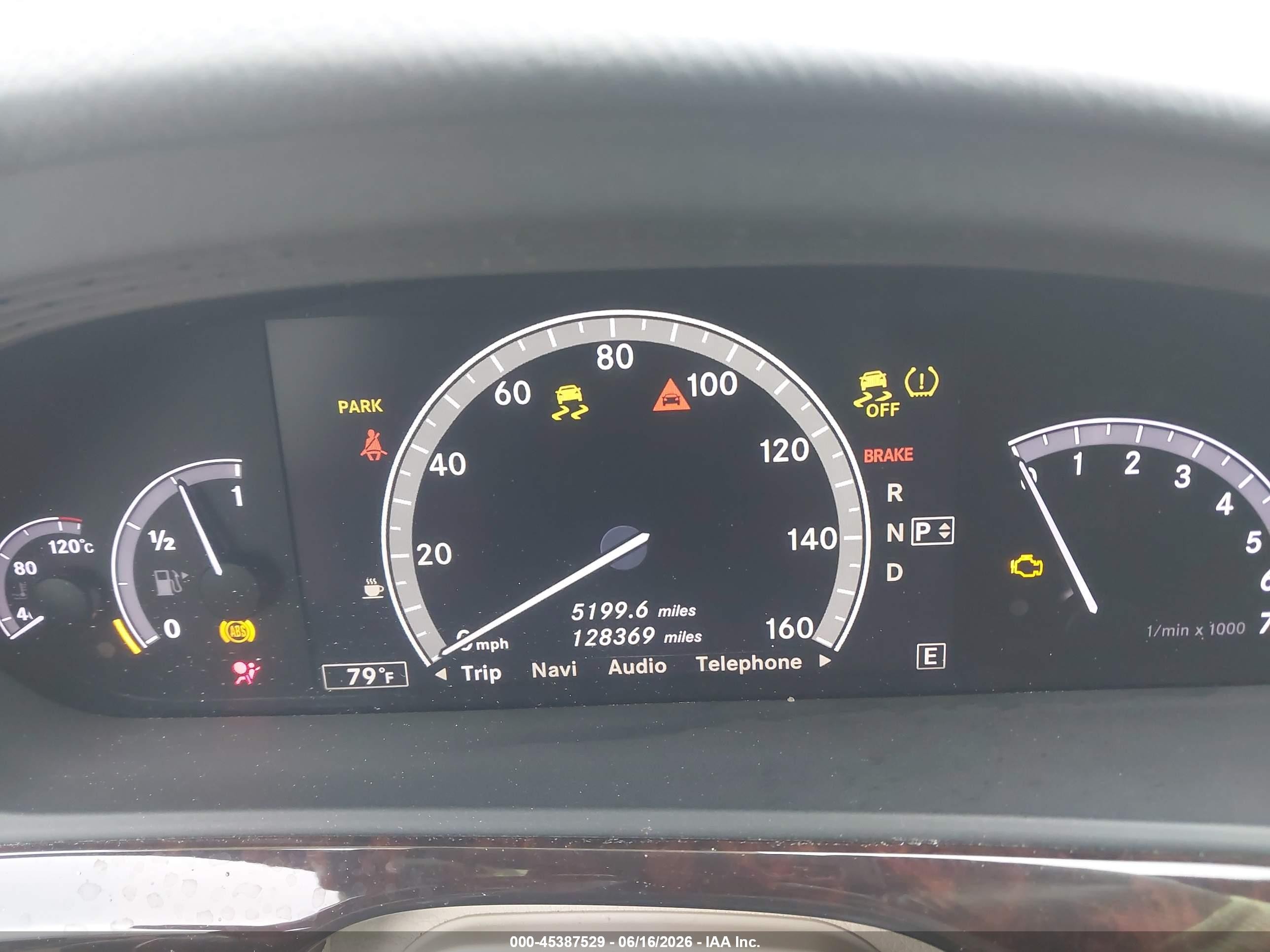 2013 Mercedes-benz S 550   White vin: WDDNG7DB6DA521509