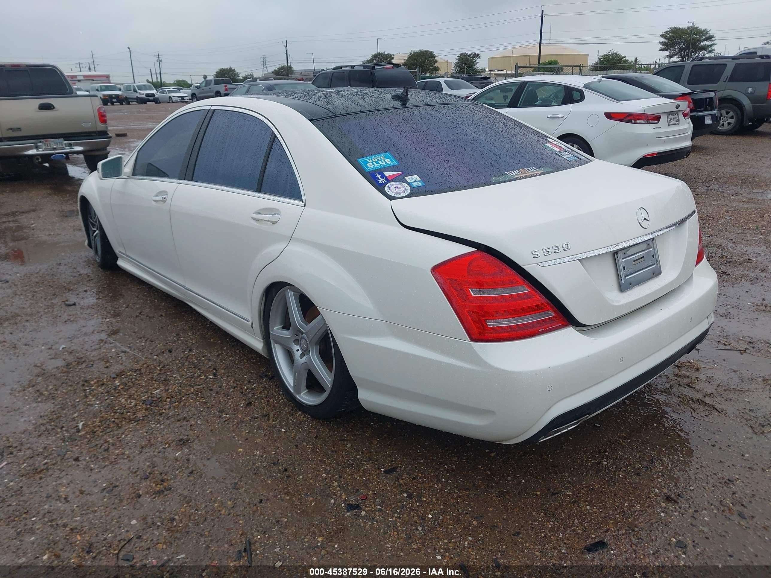 2013 Mercedes-benz S 550   White vin: WDDNG7DB6DA521509