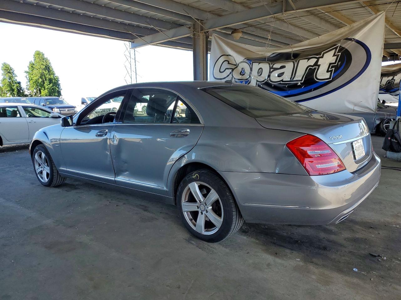 2012 Mercedes-benz S 550 Серый vin: WDDNG7DB7CA436127