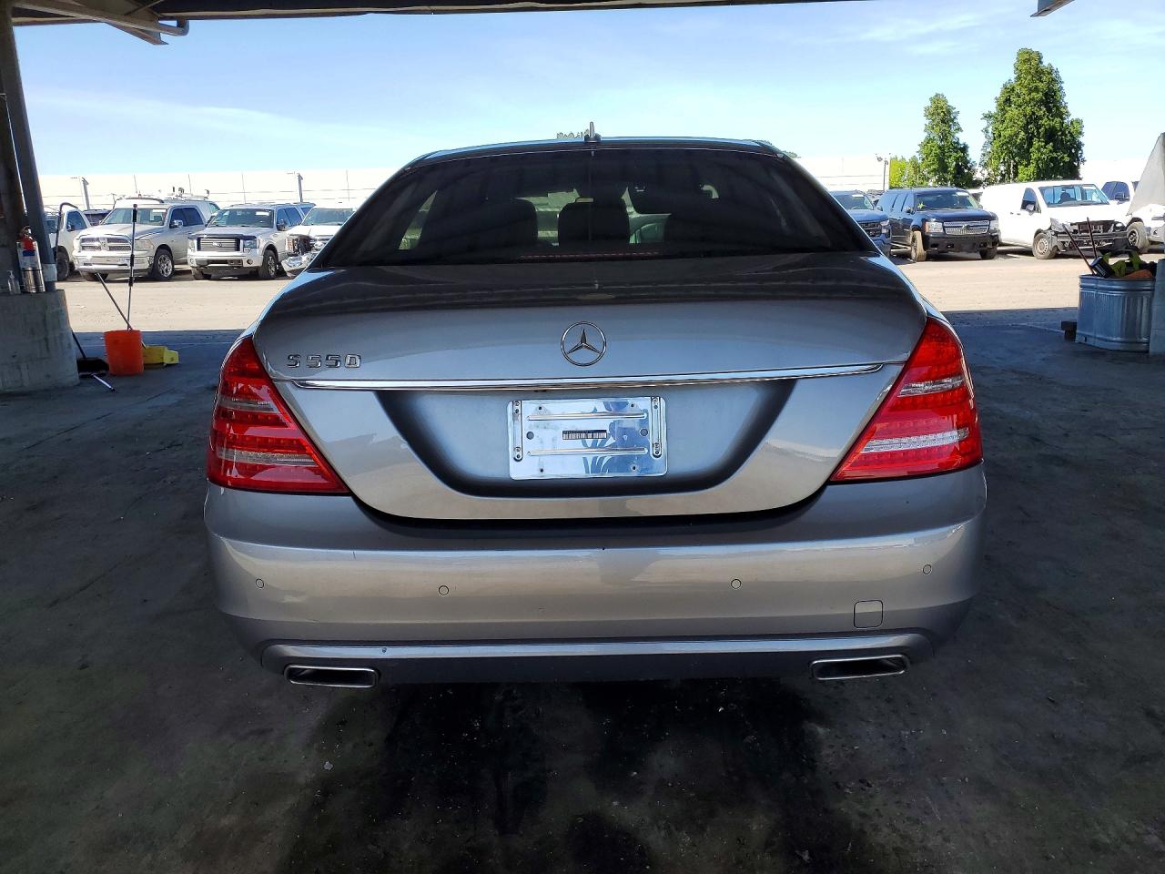 2012 Mercedes-benz S 550 Серый vin: WDDNG7DB7CA436127