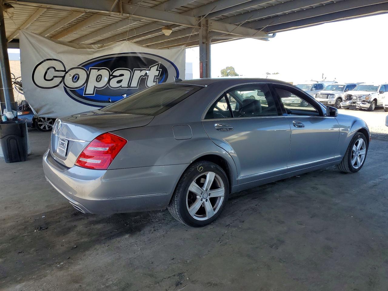 2012 Mercedes-benz S 550 Серый vin: WDDNG7DB7CA436127