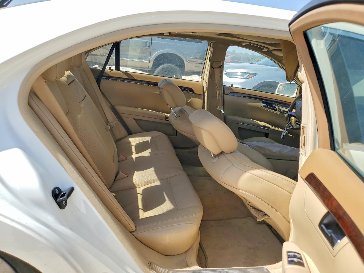 2012 Mercedes-benz S 550 White vin: WDDNG7DB7CA468737