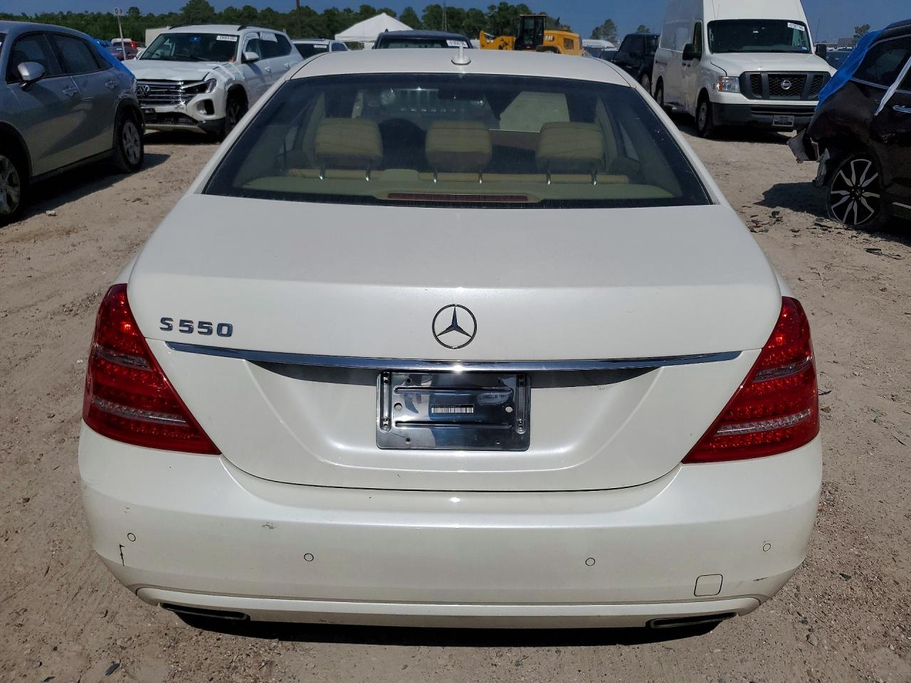 2012 Mercedes-benz S 550 White vin: WDDNG7DB7CA468737