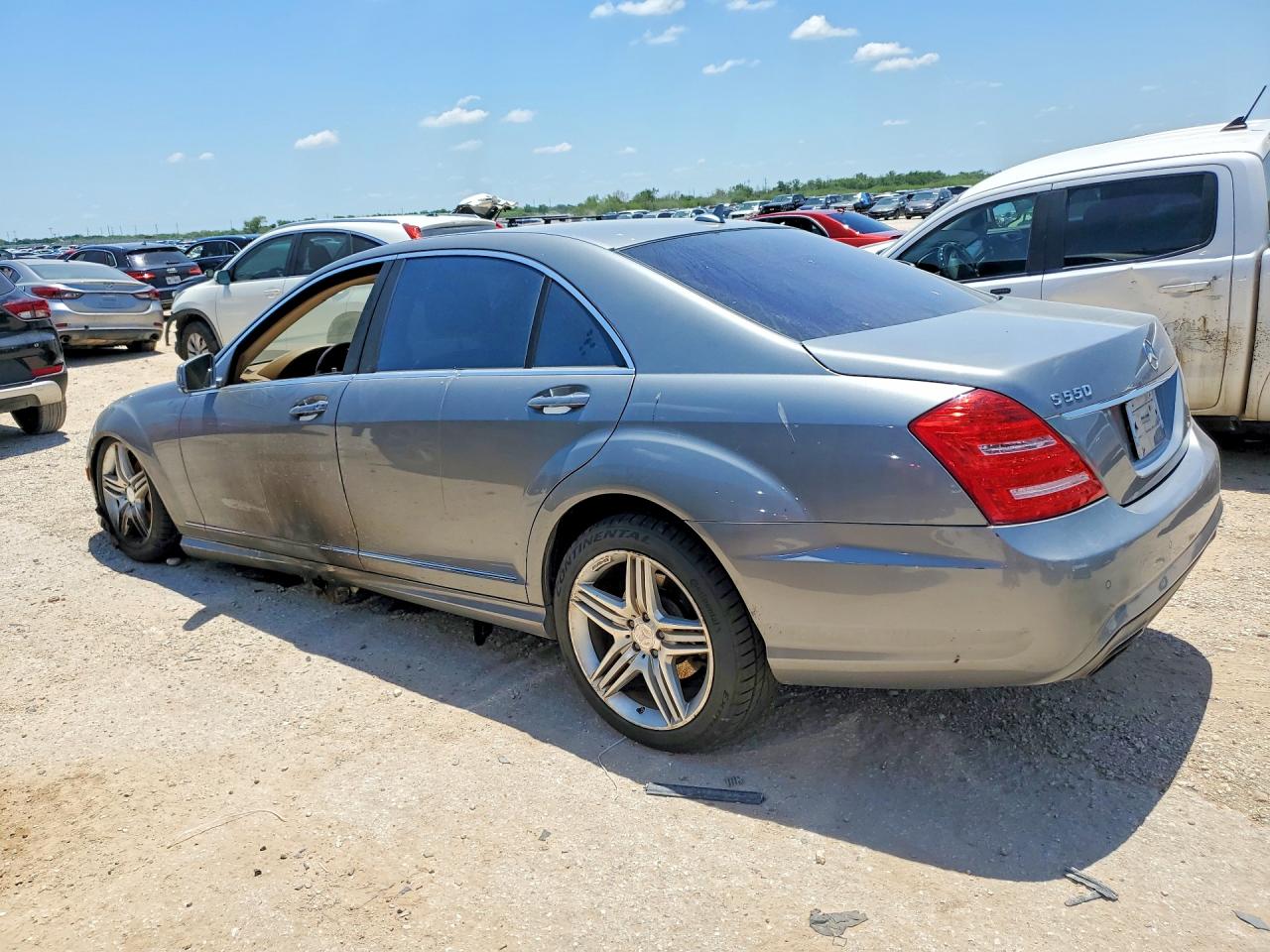 2013 Mercedes-benz S 550 Silver vin: WDDNG7DB7DA502774