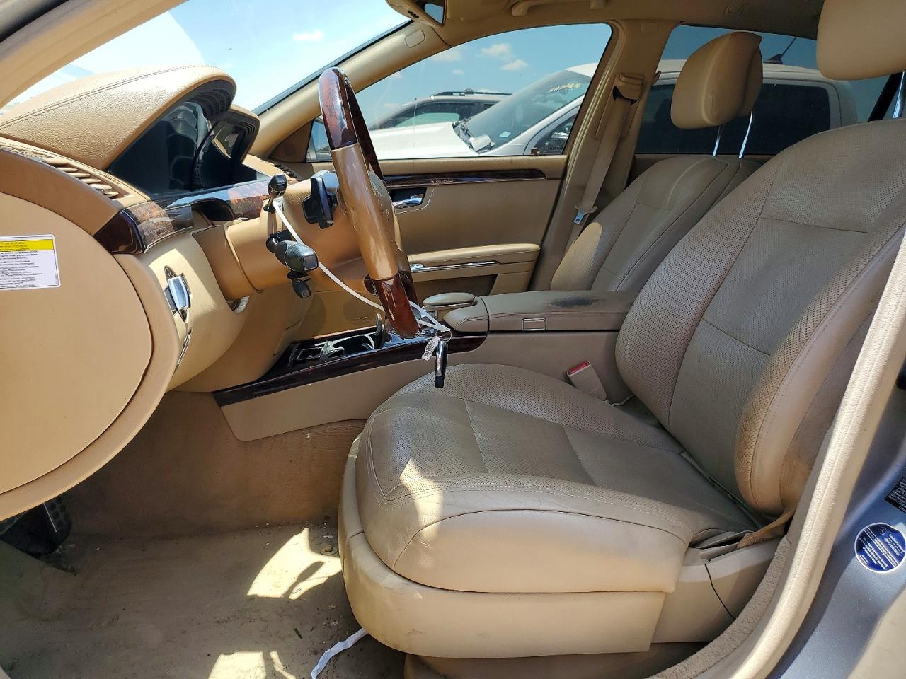 2013 Mercedes-benz S 550 Silver vin: WDDNG7DB7DA502774