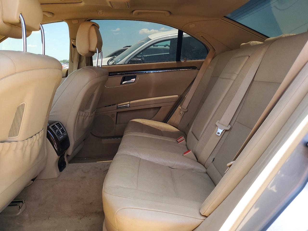 2013 Mercedes-benz S 550 Silver vin: WDDNG7DB7DA502774