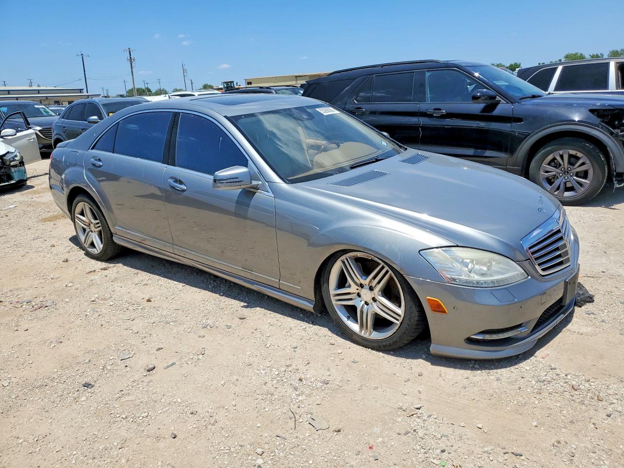 2013 Mercedes-benz S 550 Silver vin: WDDNG7DB7DA502774