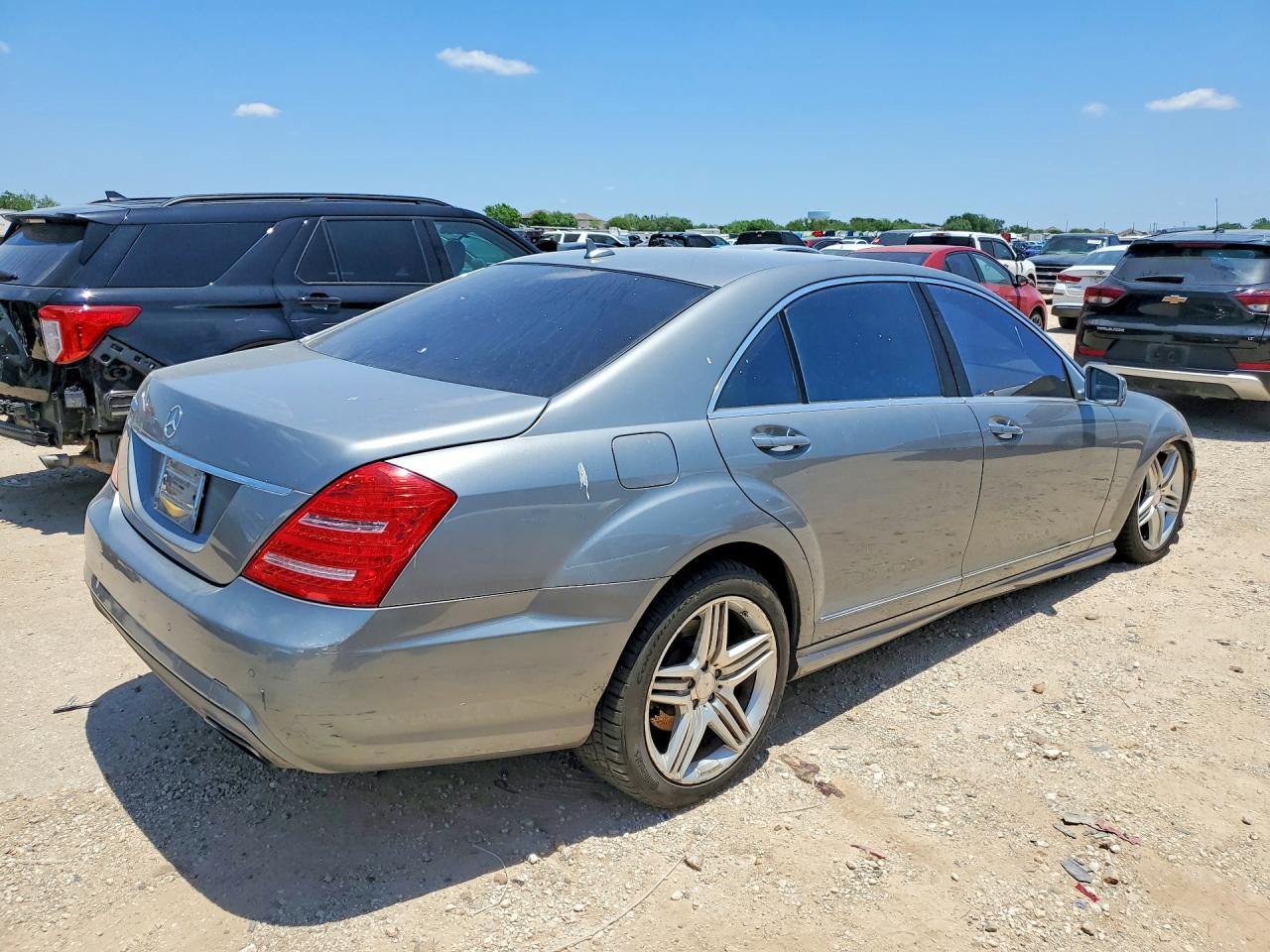 2013 Mercedes-benz S 550 Silver vin: WDDNG7DB7DA502774
