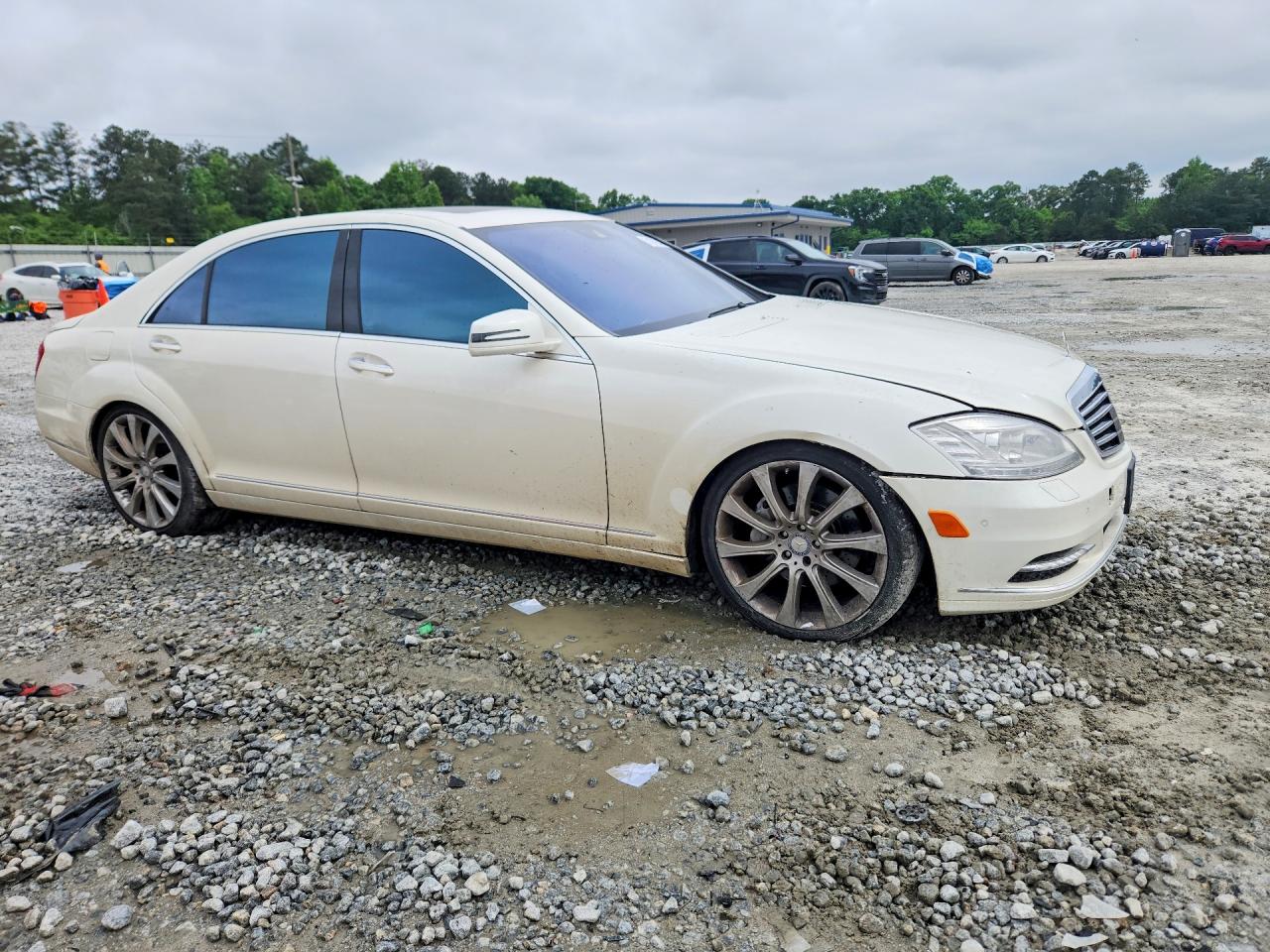 2013 Mercedes-benz S 550 White vin: WDDNG7DB7DA516044