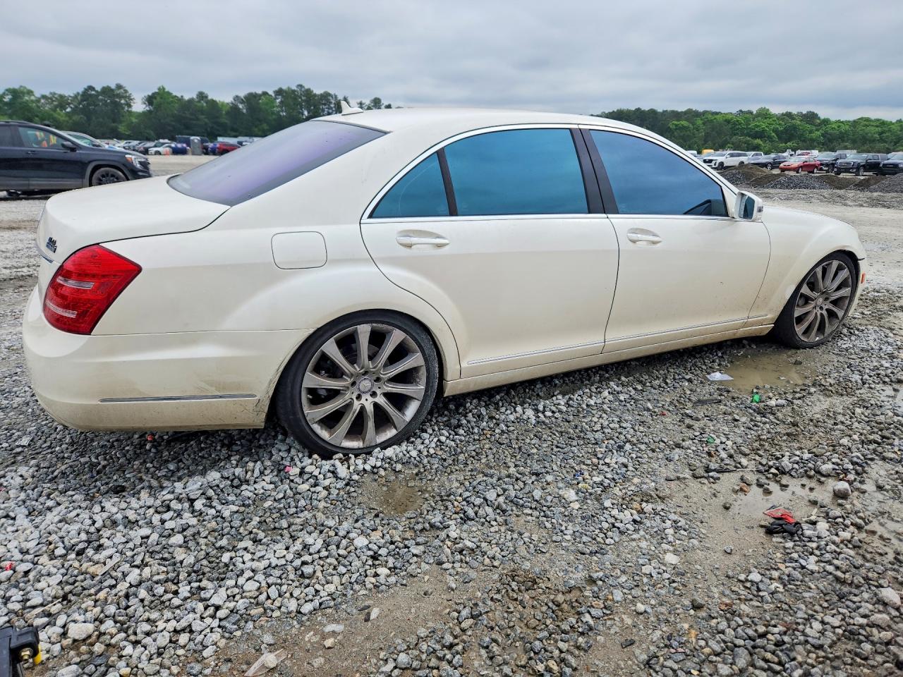 2013 Mercedes-benz S 550 White vin: WDDNG7DB7DA516044