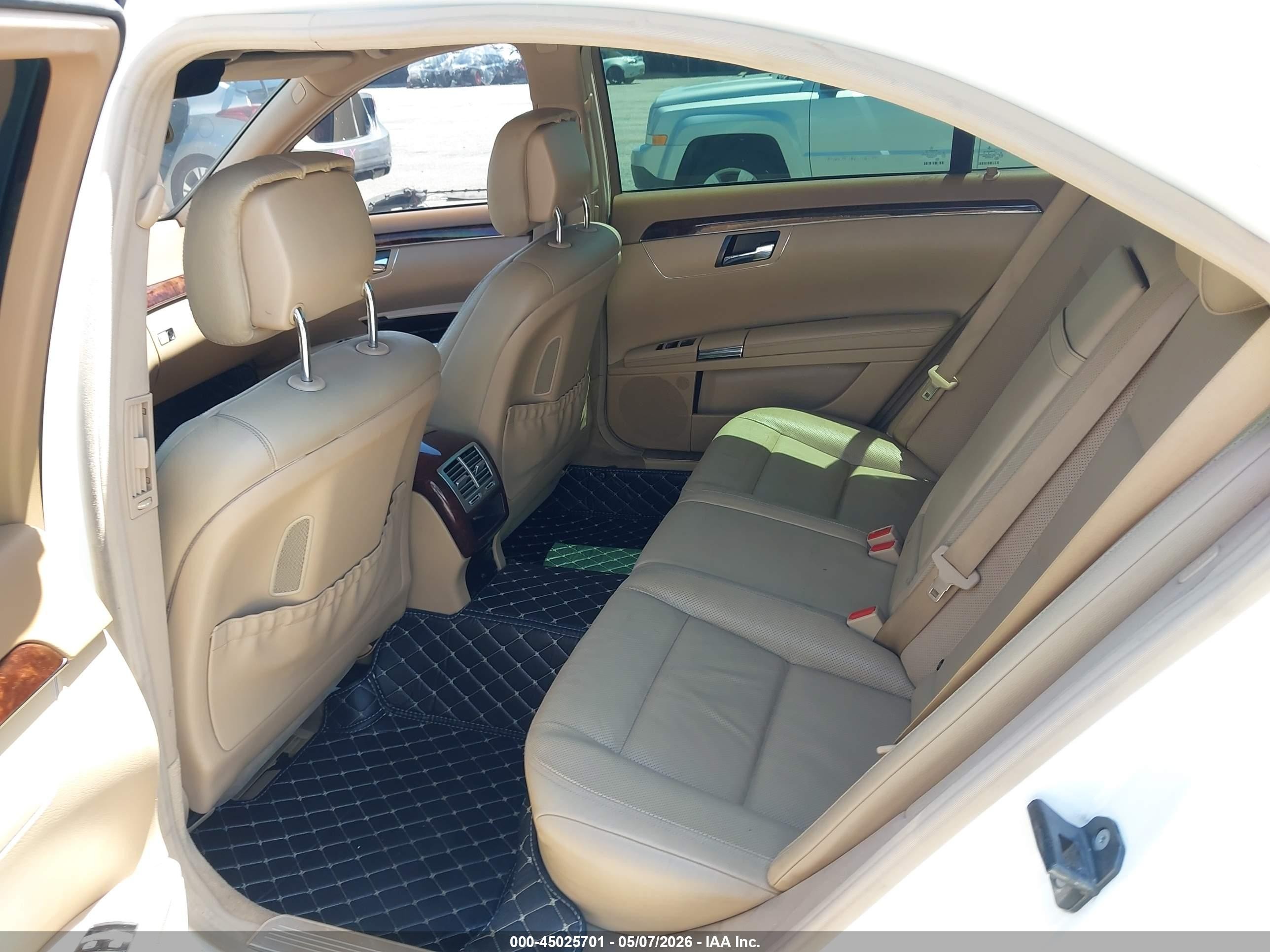2013 Mercedes-benz S 550   White vin: WDDNG7DB7DA525892