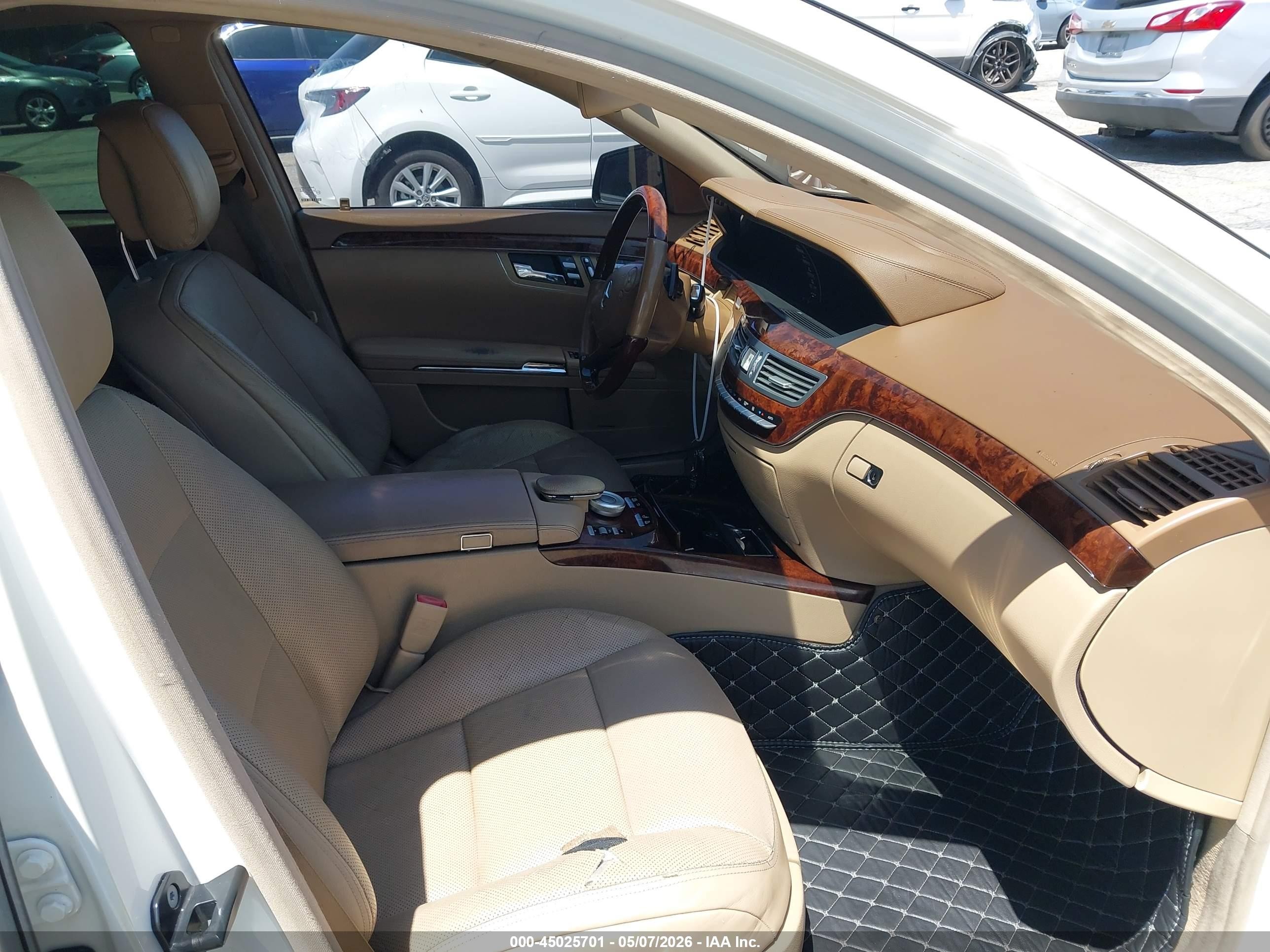 2013 Mercedes-benz S 550   White vin: WDDNG7DB7DA525892