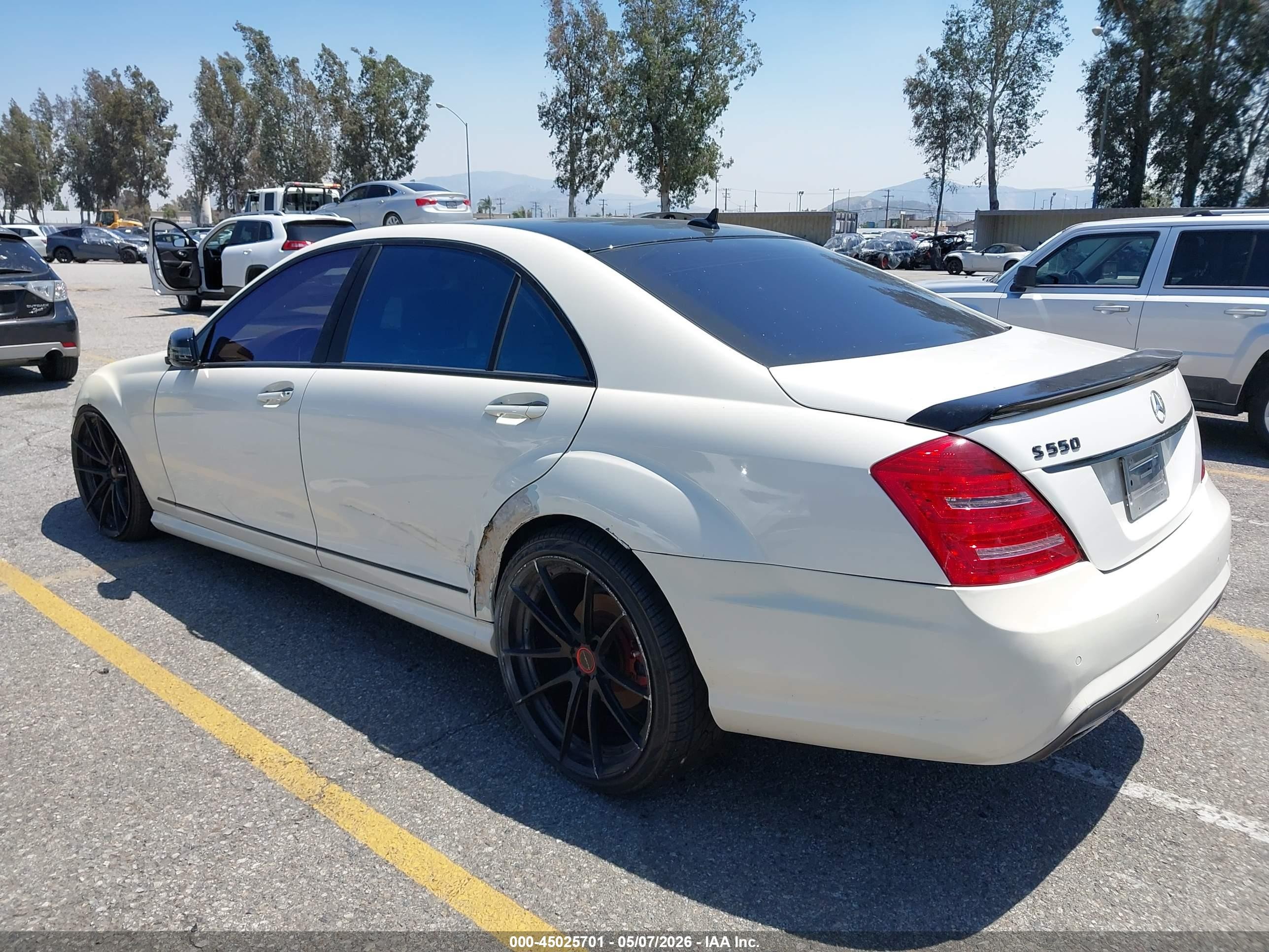 2013 Mercedes-benz S 550   White vin: WDDNG7DB7DA525892