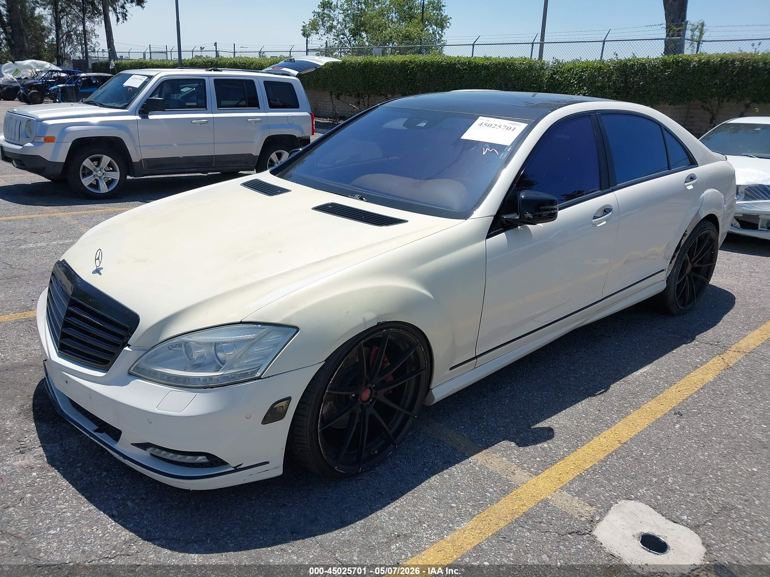 2013 Mercedes-benz S 550   White vin: WDDNG7DB7DA525892