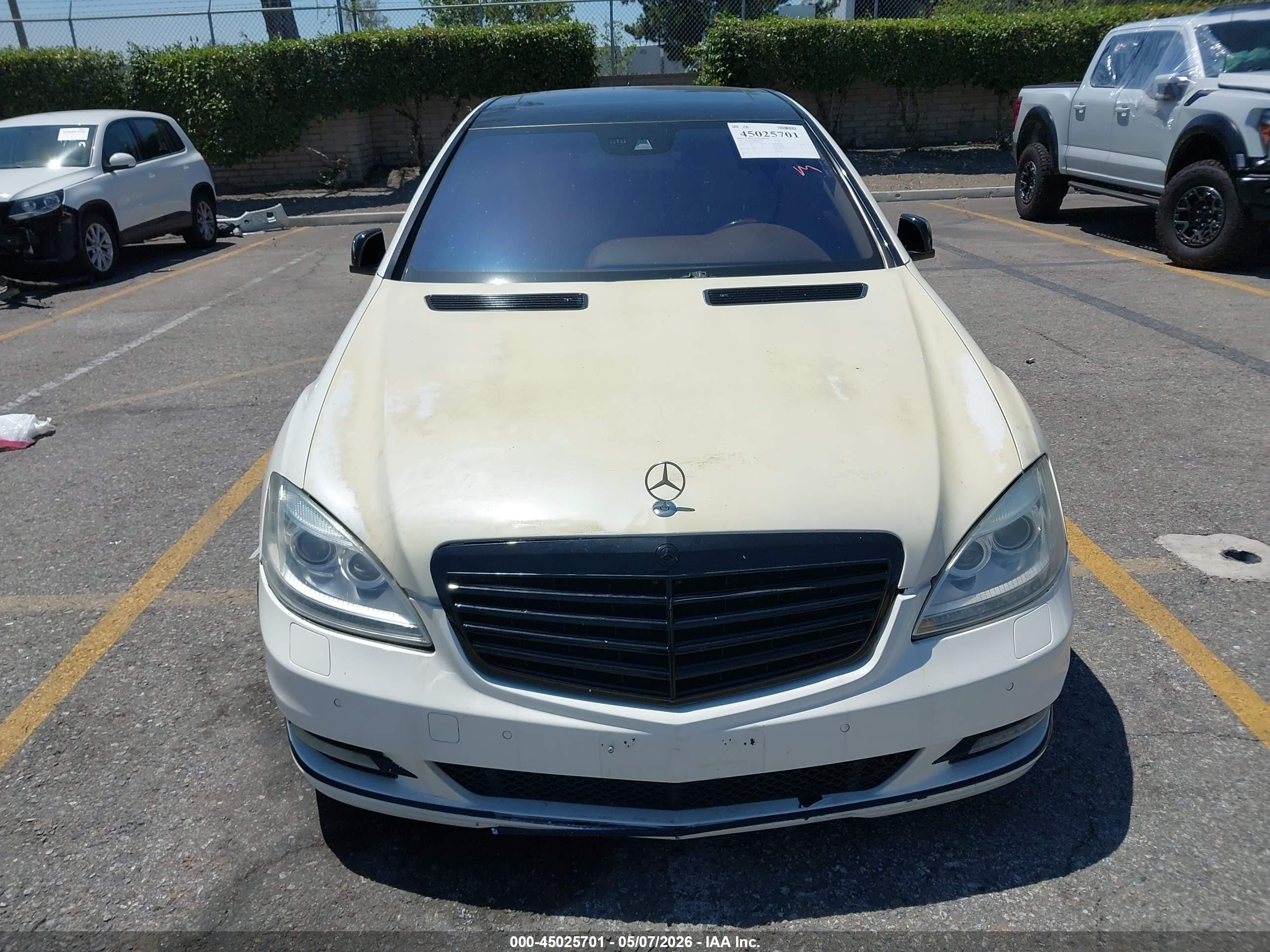 2013 Mercedes-benz S 550   White vin: WDDNG7DB7DA525892
