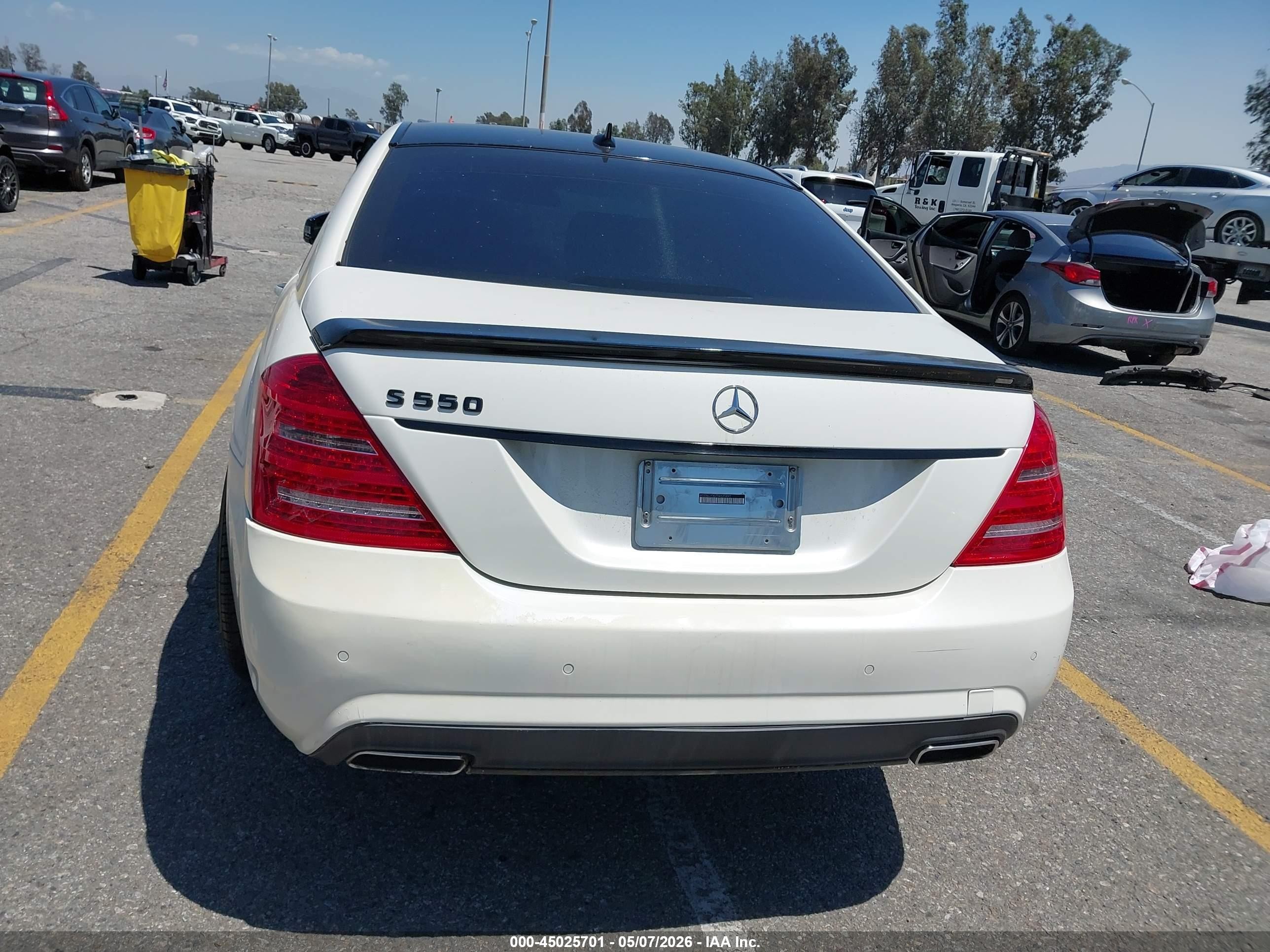 2013 Mercedes-benz S 550   White vin: WDDNG7DB7DA525892