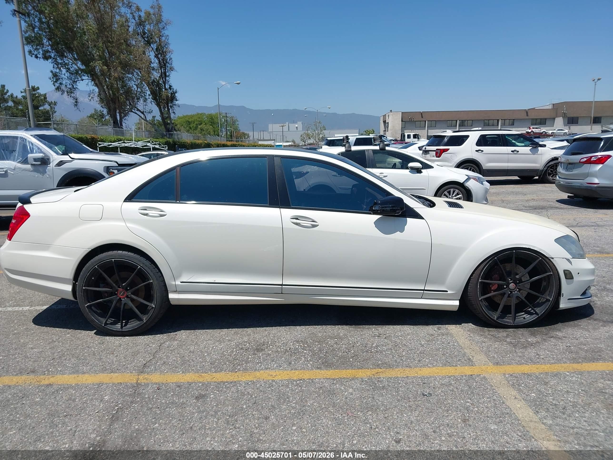 2013 Mercedes-benz S 550   White vin: WDDNG7DB7DA525892