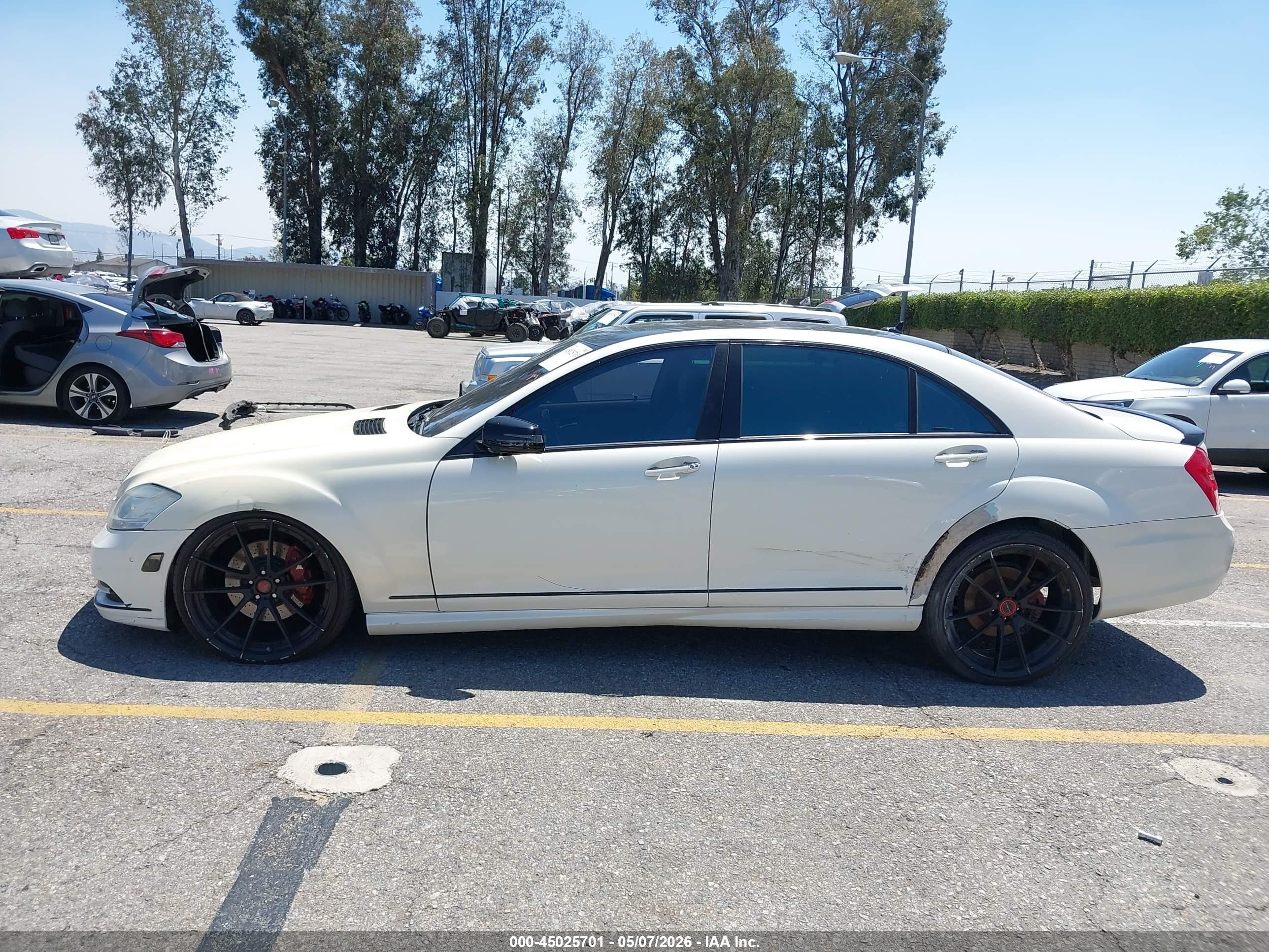 2013 Mercedes-benz S 550   White vin: WDDNG7DB7DA525892