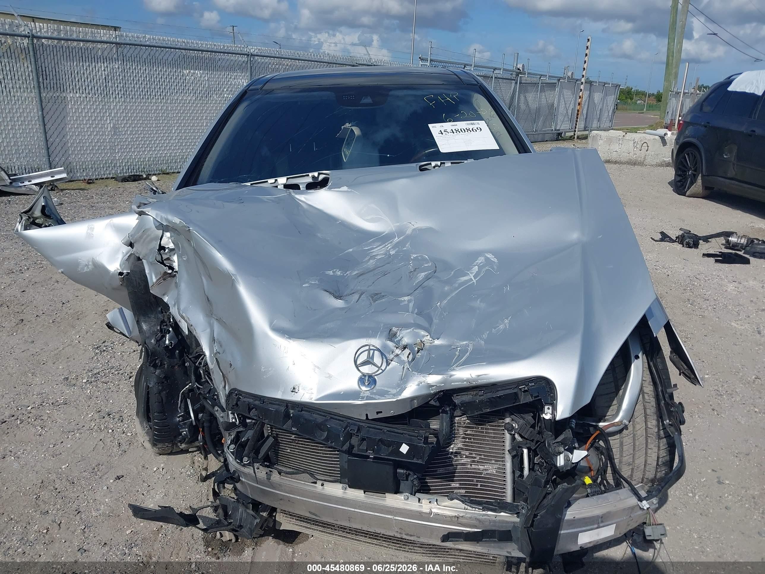 2013 Mercedes-benz S 550 Silver vin: WDDNG7DB7DA533782