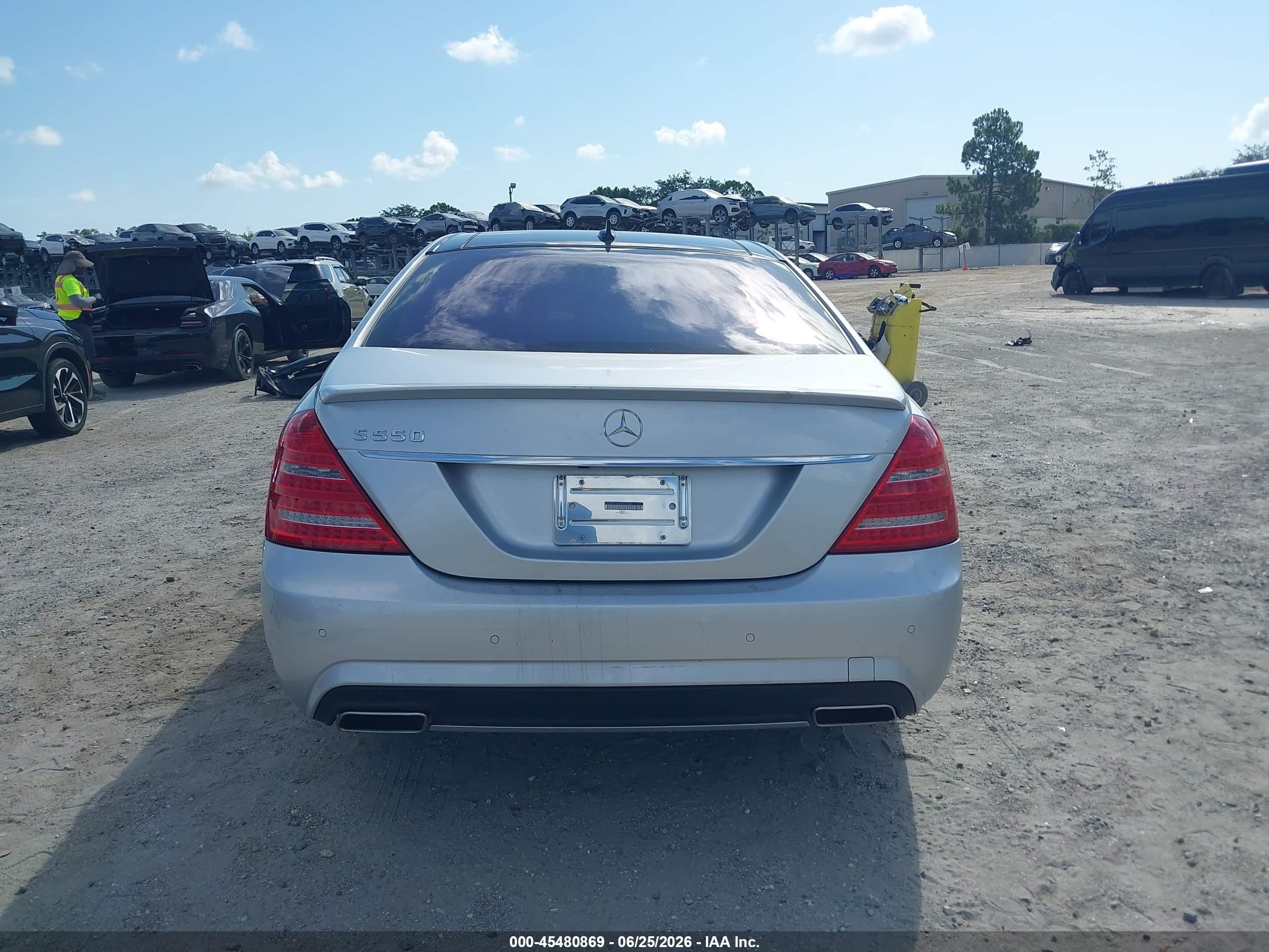 2013 Mercedes-benz S 550 Silver vin: WDDNG7DB7DA533782