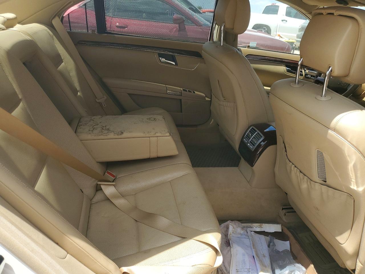 2012 Mercedes-benz S 550 White vin: WDDNG7DB8CA422589