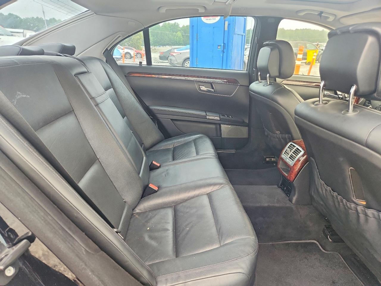 2013 Mercedes-benz S 550 Black vin: WDDNG7DB8DA497116