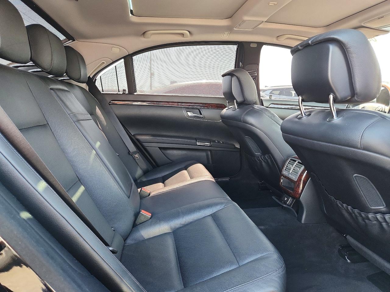 2013 Mercedes-benz S 550 Black vin: WDDNG7DB8DA497438