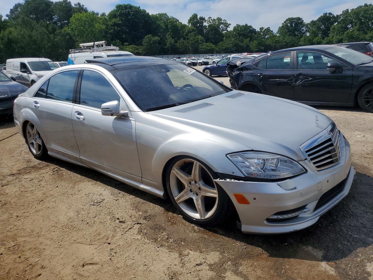 2013 Mercedes-benz S 550 Серебряный vin: WDDNG7DB8DA501262
