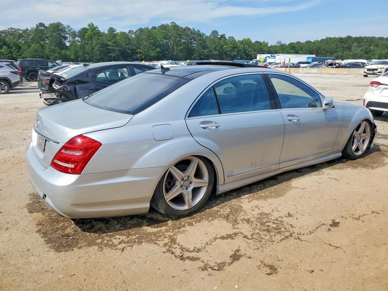 2013 Mercedes-benz S 550 Серебряный vin: WDDNG7DB8DA501262