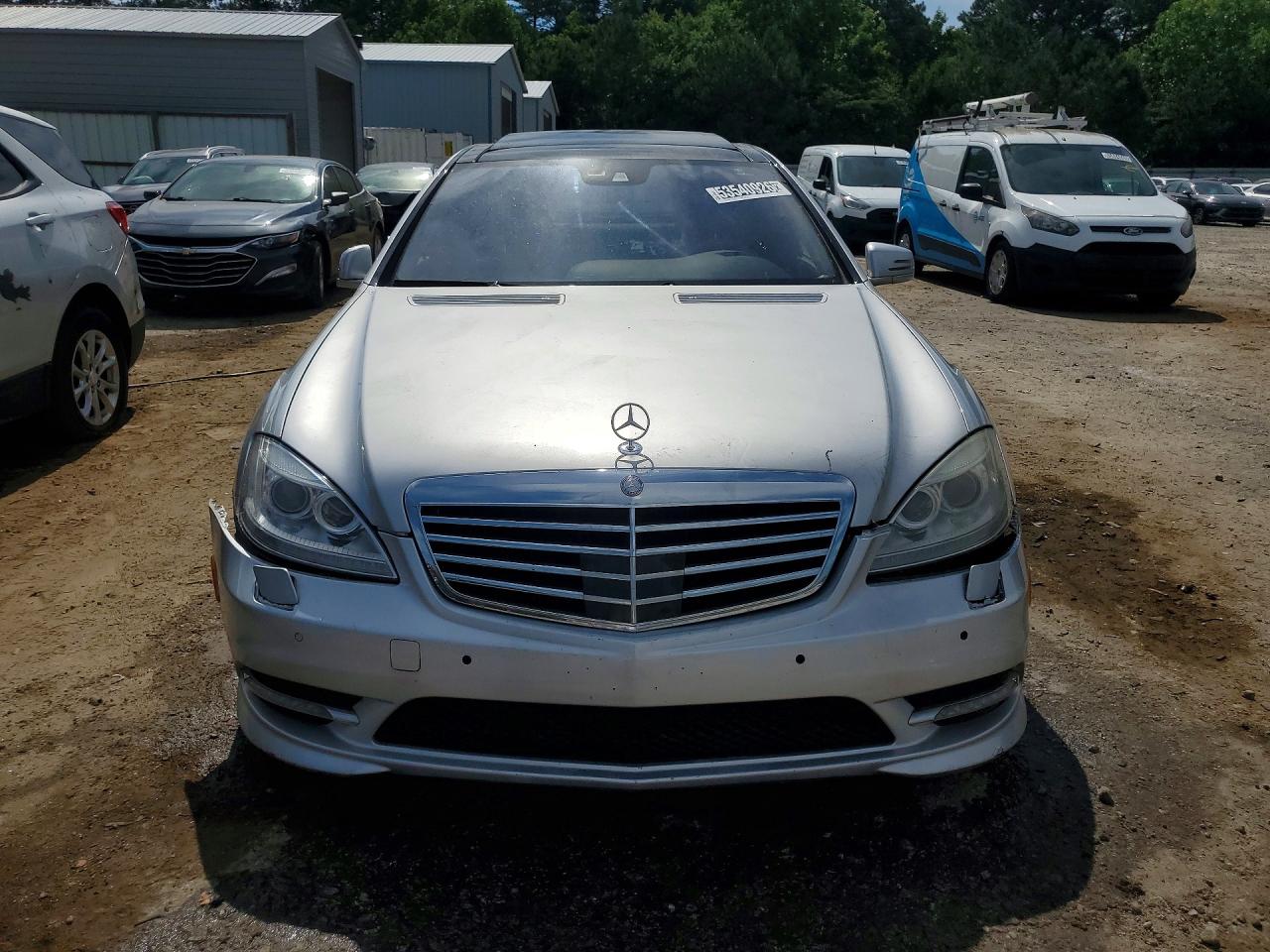 2013 Mercedes-benz S 550 Серебряный vin: WDDNG7DB8DA501262