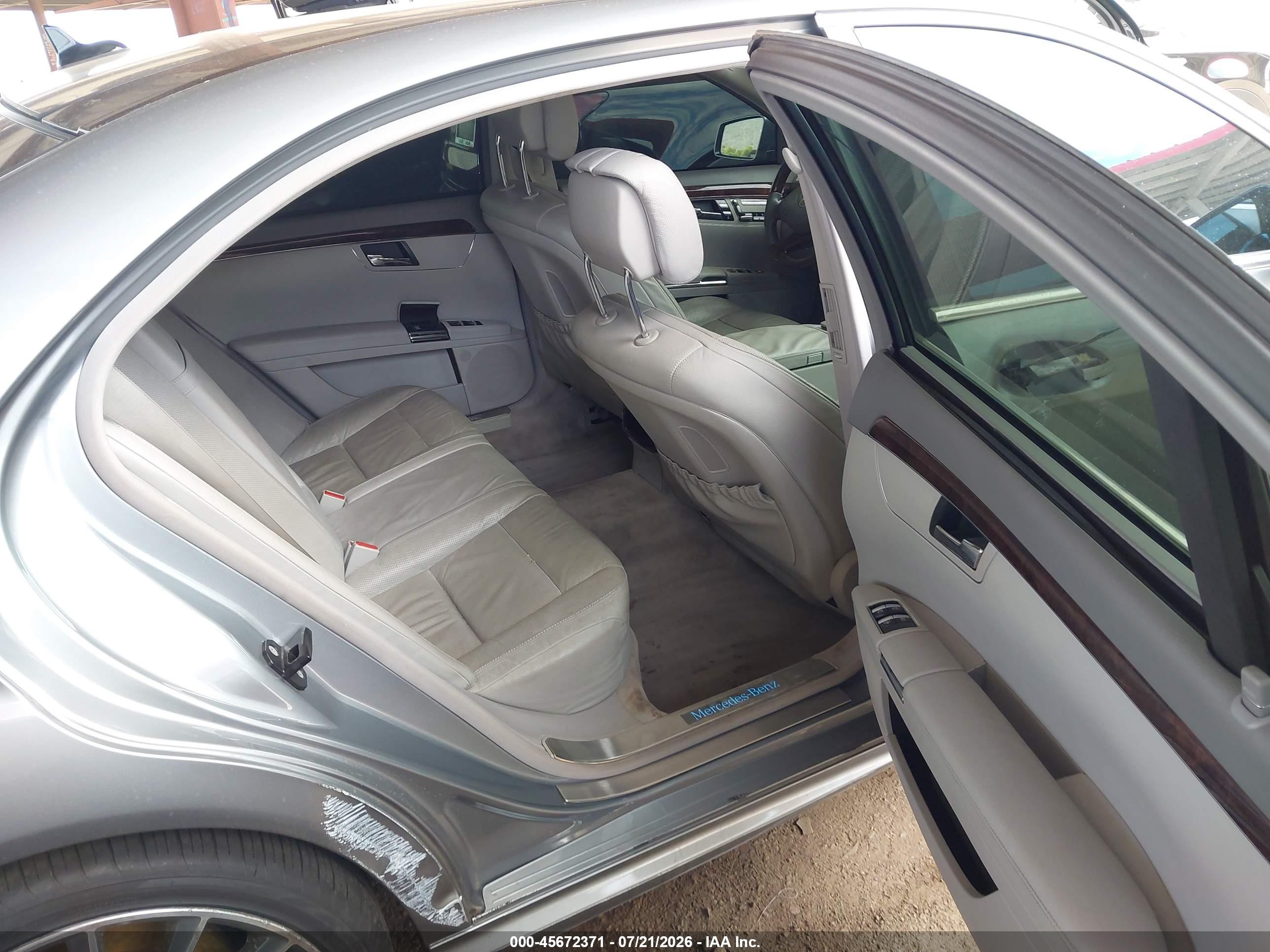 2013 Mercedes-benz S 550   Silver vin: WDDNG7DB8DA524458