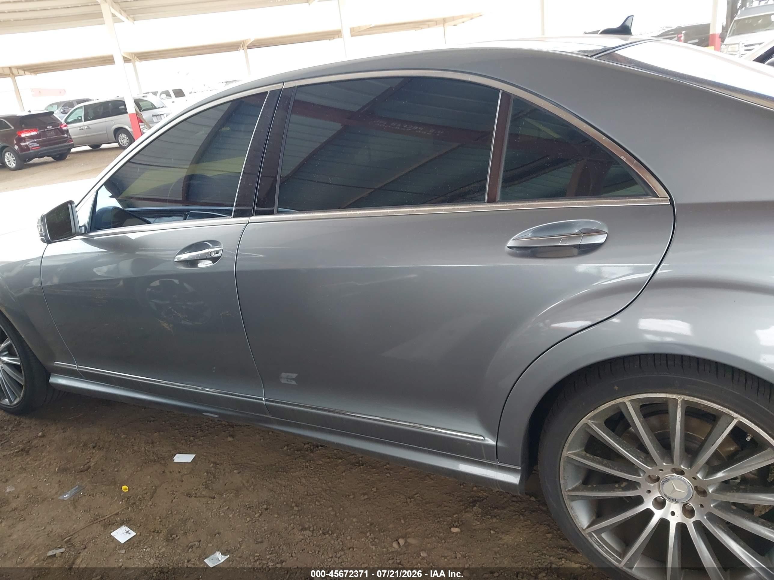 2013 Mercedes-benz S 550   Silver vin: WDDNG7DB8DA524458