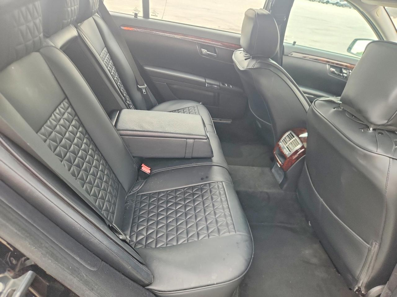 2012 Mercedes-benz S 550 Black vin: WDDNG7DB9CA422102