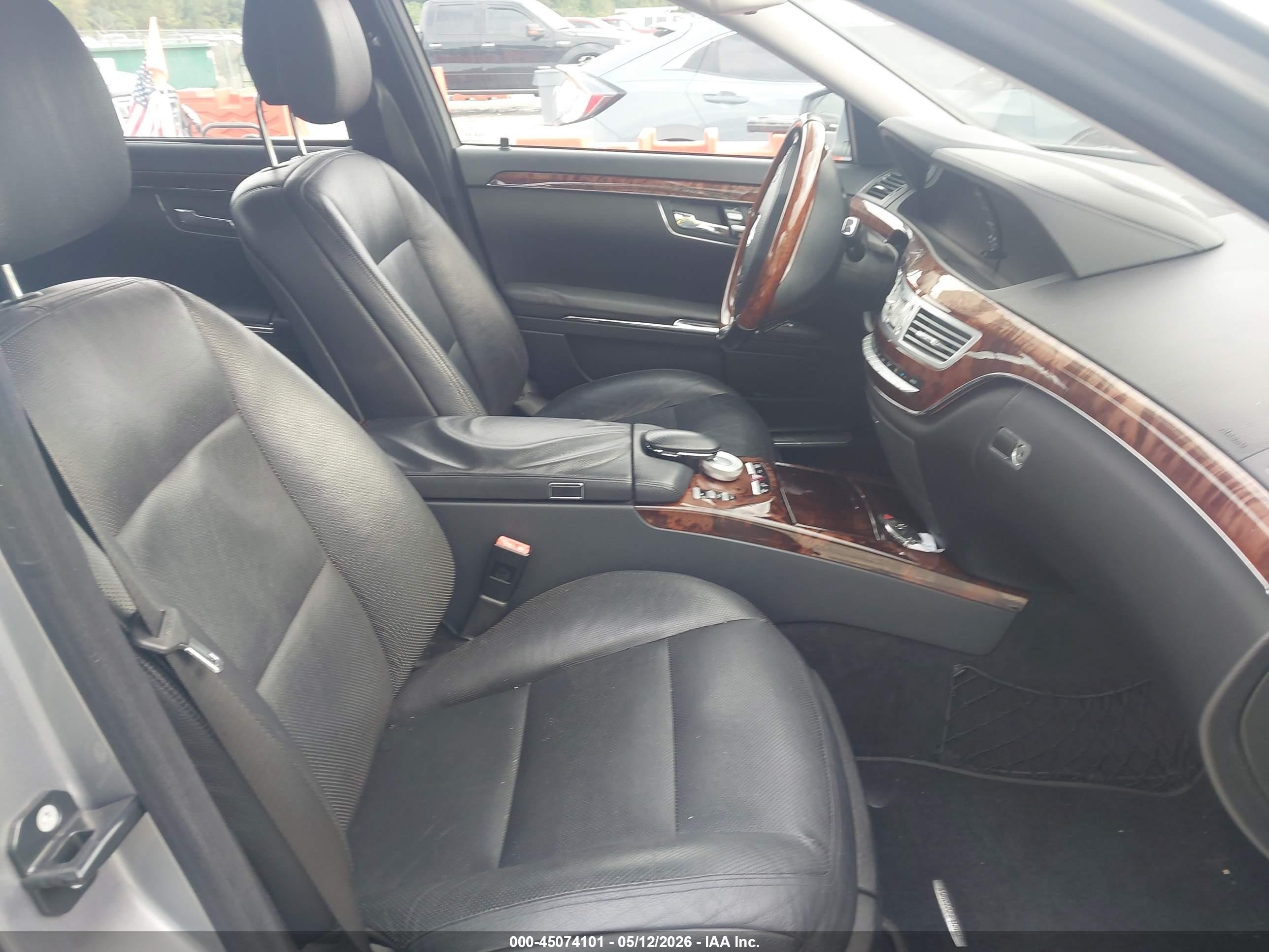 2012 Mercedes-benz S 550   Серебряный vin: WDDNG7DB9CA434430