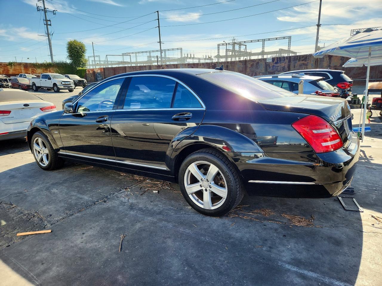 2012 Mercedes-benz S 550 Черный vin: WDDNG7DB9CA480050