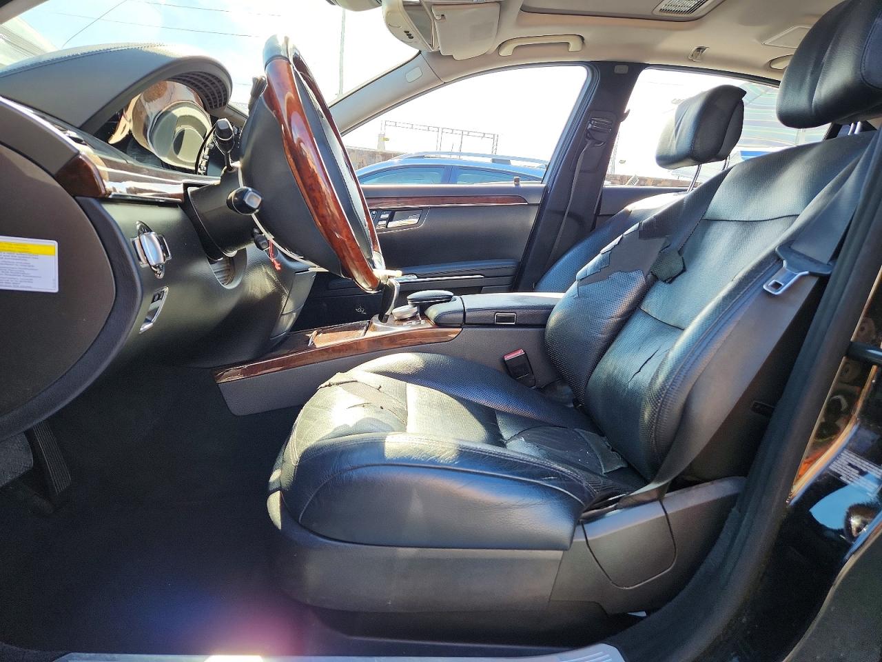2012 Mercedes-benz S 550 Черный vin: WDDNG7DB9CA480050