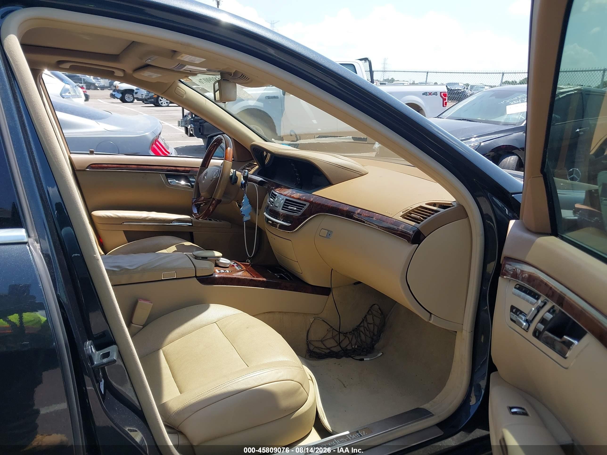 2012 Mercedes-benz S 550   Black vin: WDDNG7DBXCA420195