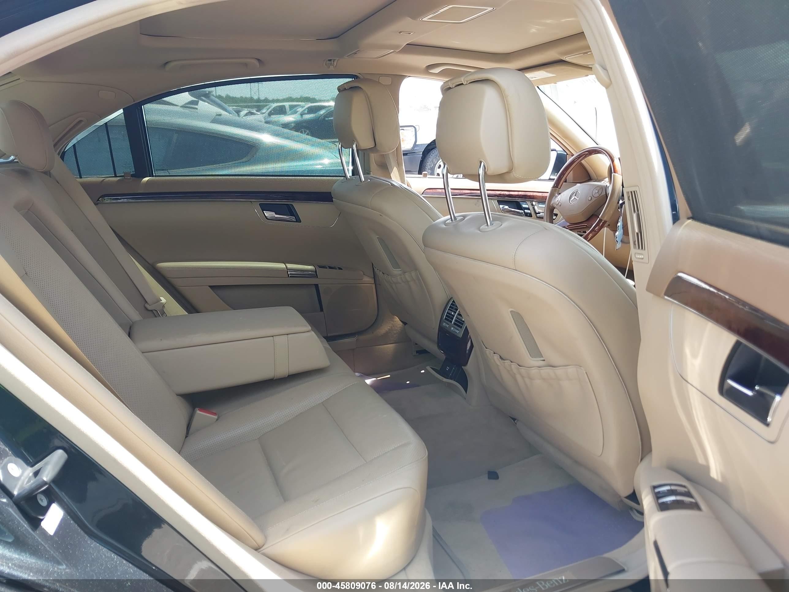 2012 Mercedes-benz S 550   Black vin: WDDNG7DBXCA420195