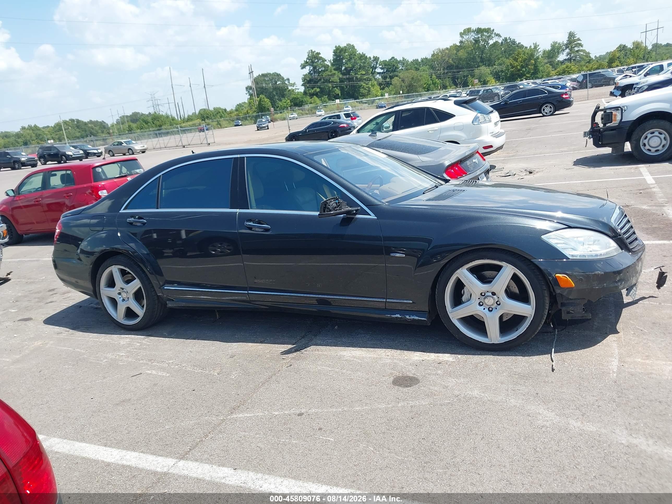 2012 Mercedes-benz S 550   Black vin: WDDNG7DBXCA420195